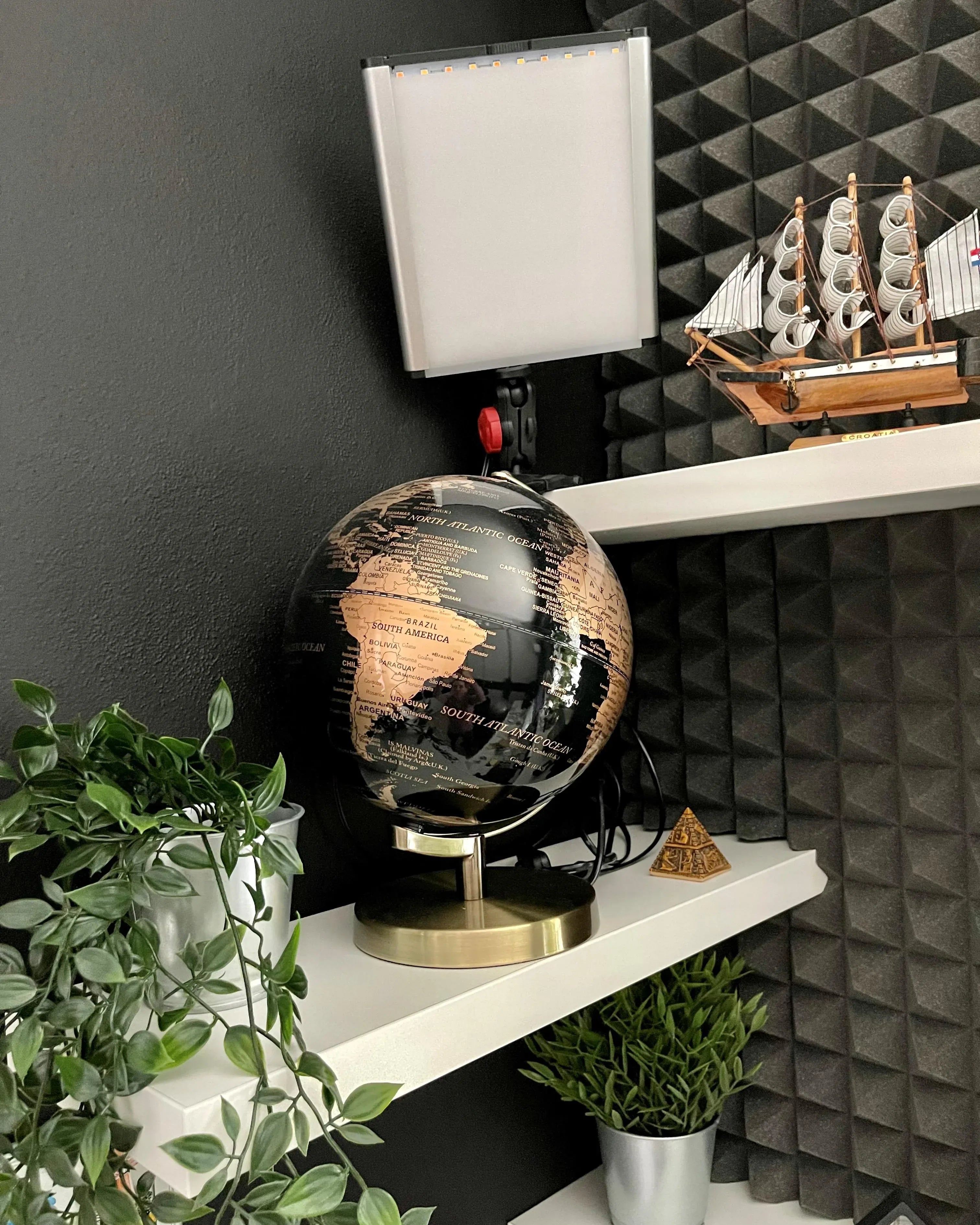 Mappamondo LED  Nero 32 cm